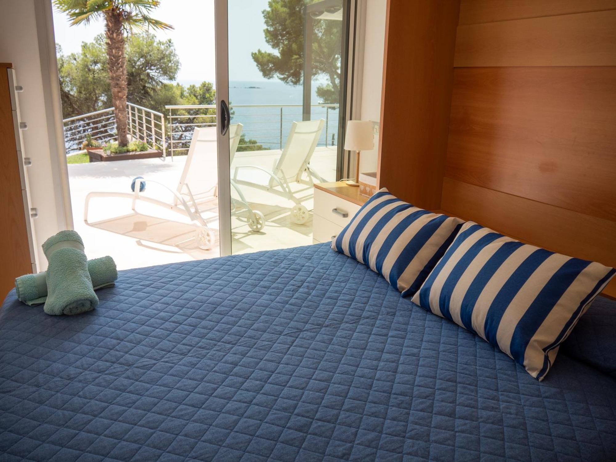Blueview Villa Лафранч Экстерьер фото